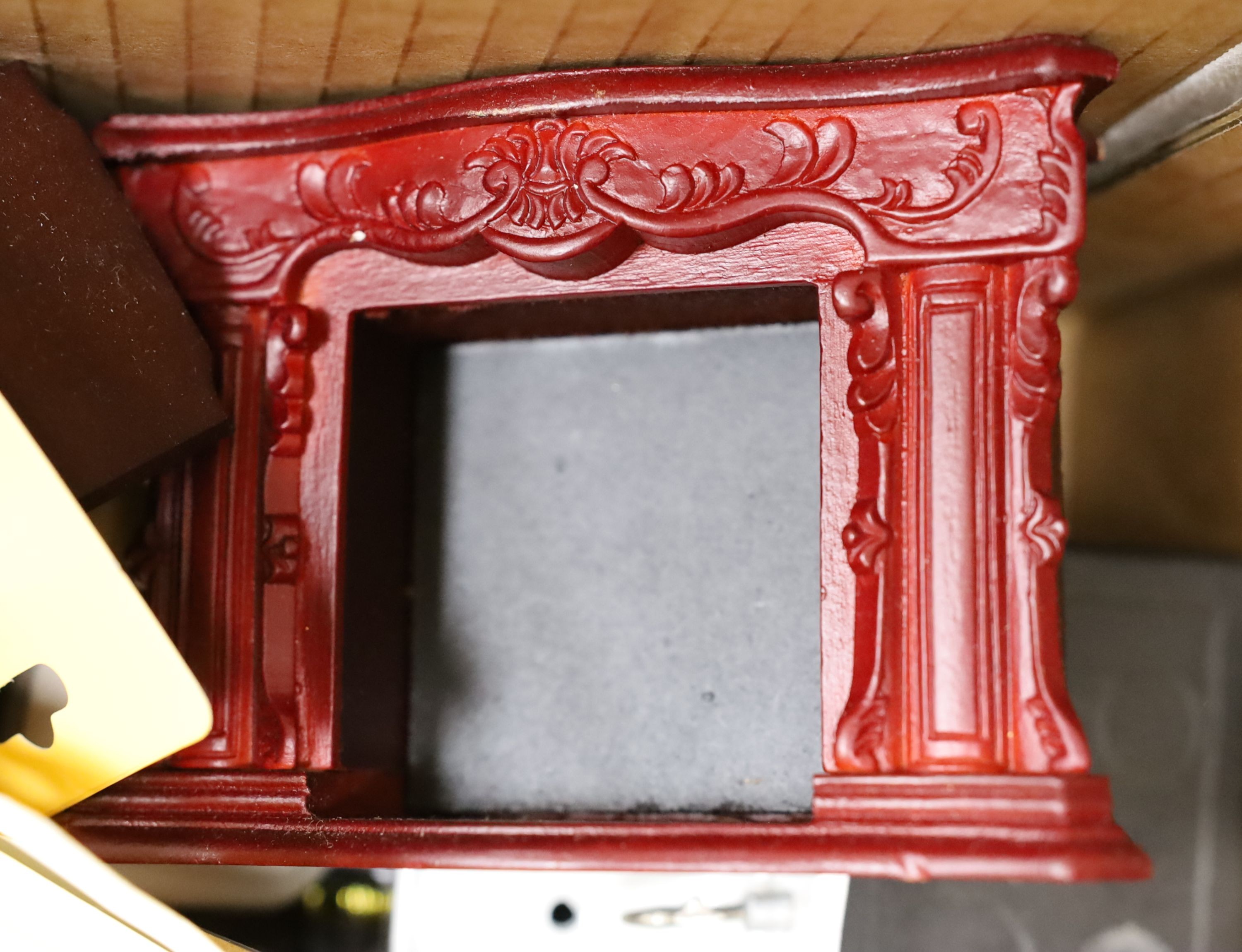 A quantity of doll's house accessories